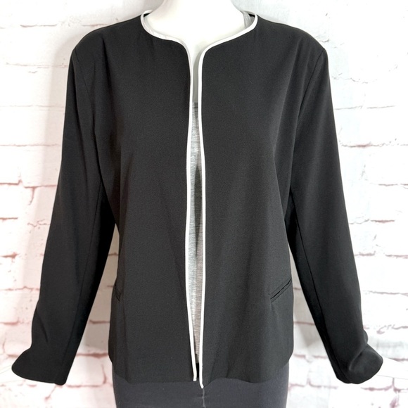 NY COLLECTION Jackets & Blazers - NY COLLECTION PETITE PL Black with White Piping Lightweight Open Front Blazer